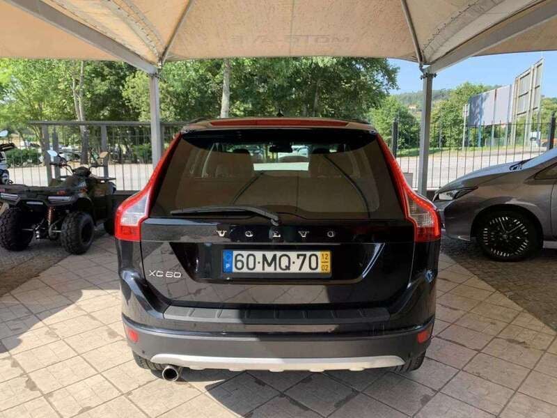 Usado Volvo XC60 Momentum 163 HP (119 kW) 2012 Preto SUV