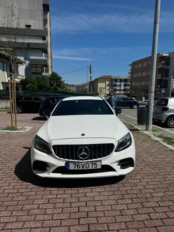 Branco Usado 2018 Mercedes C200 Coupé | € 31.500 (Bom preço) - Imagem 1/4
