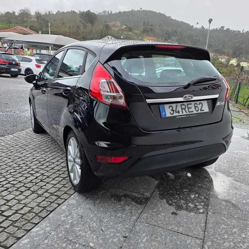 Usado Ford Fiesta Titanium 75 HP (55 kW) 2016 Preto