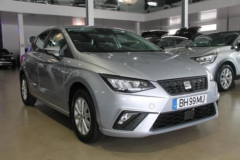 Usado Seat Ibiza 95 HP (69 kW) 2024 Cinzento Citadino