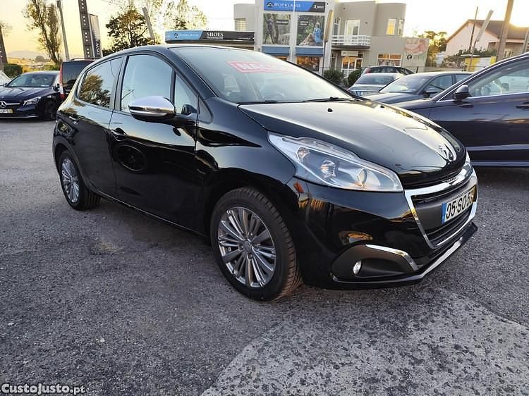Preto Usado 2017 Peugeot 208 Style Citadino | € 12.900 (Preço justo) - Imagem 1/1