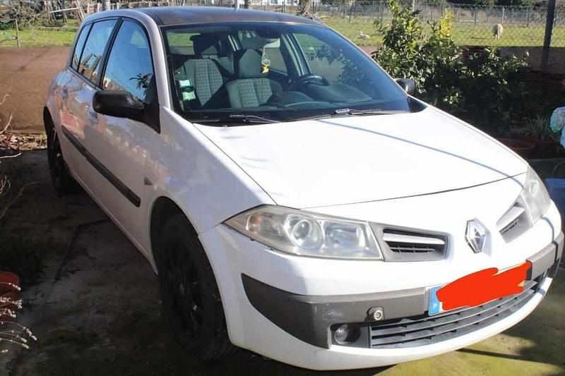 Branco Usado 2006 Renault Mégane II Citadino | € 2.699 (Preço justo) - Imagem 1/4