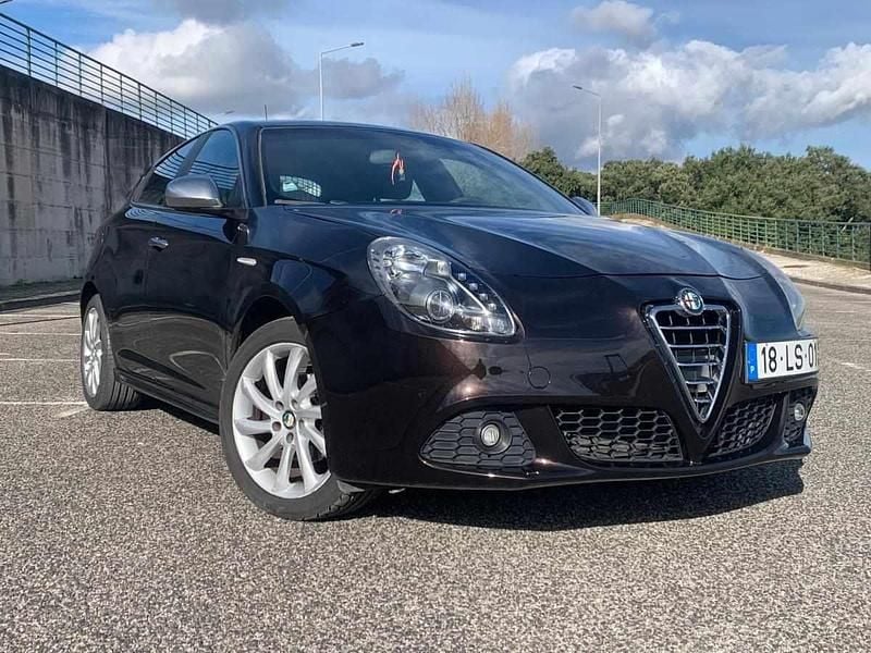 Preto Usado 2011 Alfa Romeo Giulietta Citadino | € 8.150 (Preço justo) - Imagem 1/4