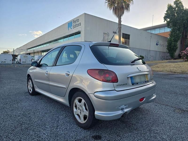Usado Peugeot 206 69 HP (50 kW) 2005 Sedan