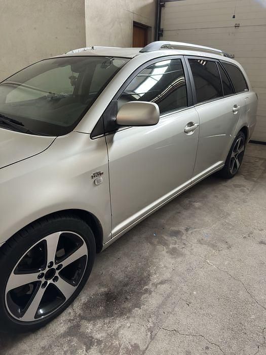 Usado 2004 Toyota Avensis Sedan | € 3.799 (Bom preço) - Imagem 1/4