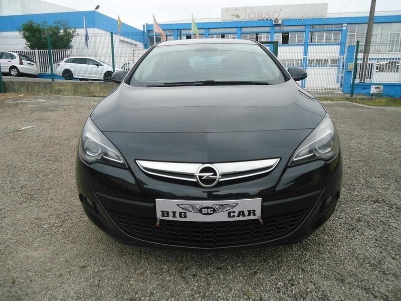 Preto Usado 2012 Opel Astra GTC S Coupé | € 10.950 - Imagem 1/4