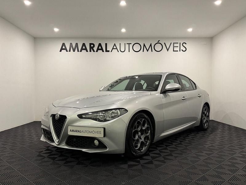 Cinza Usado 2016 Alfa Romeo Giulia Super Sedan | € 19.900 (Preço justo) - Imagem 1/4