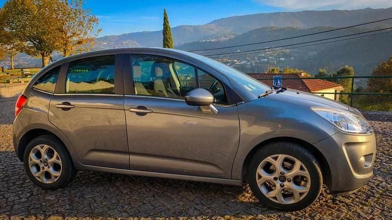 Usado Citroën C3 73 HP (53 kW) 2011 Cinzento Citadino
