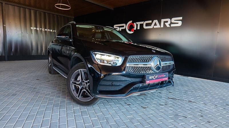 Preto Usado 2021 Mercedes GLC300 AMG line SUV | € 39.900 - Imagem 1/4