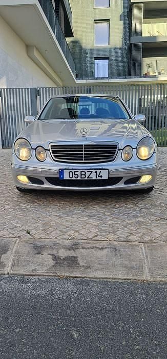 Usado 2003 Mercedes E220 Sedan | € 5.800 (Preço justo) - Imagem 1/4