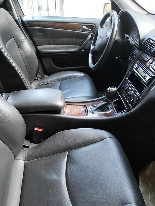 Usado Mercedes C220 143 HP (105 kW) 2001 Sedan