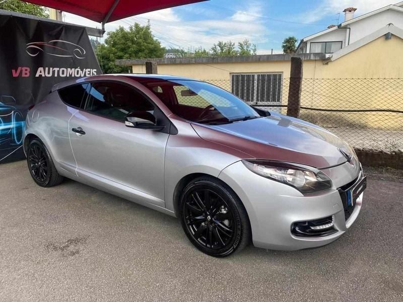 Usado Renault Mégane III 130 HP (95 kW) 2013 Cinzento Coupé