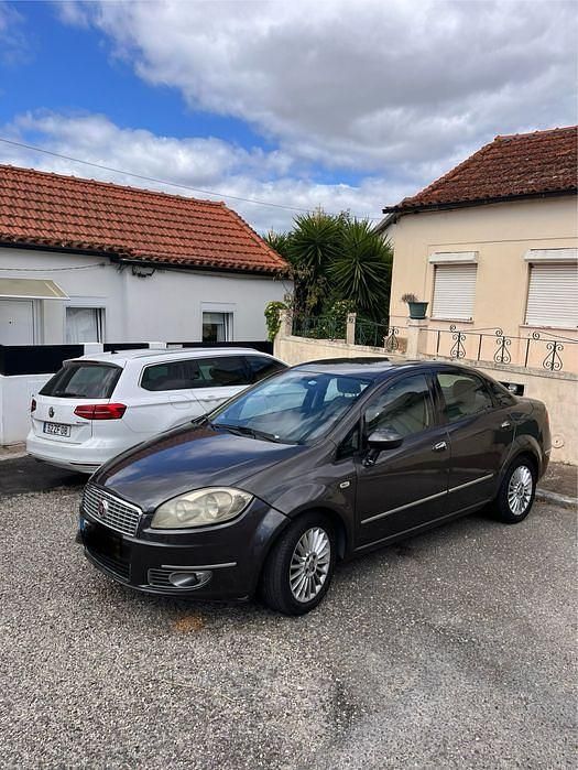 Usado 2008 Fiat Linea Sedan | € 2.600 - Imagem 1/4