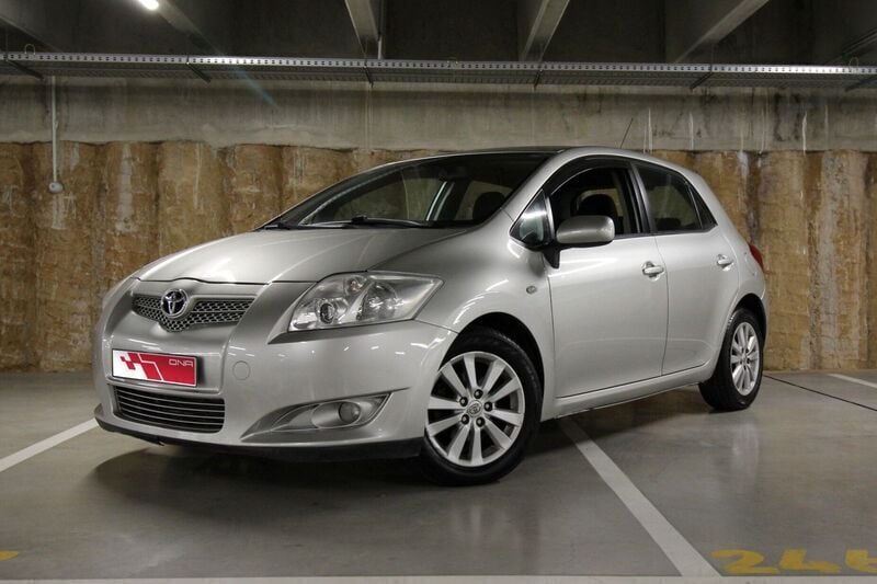 Cinza Usado 2008 Toyota Auris Citadino | € 6.890 (Preço justo) - Imagem 1/4