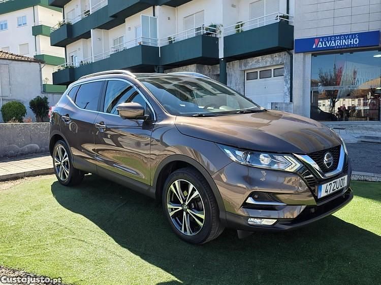 Usado Nissan Qashqai N-Connecta 140 HP (102 kW) 2020 Castanho SUV