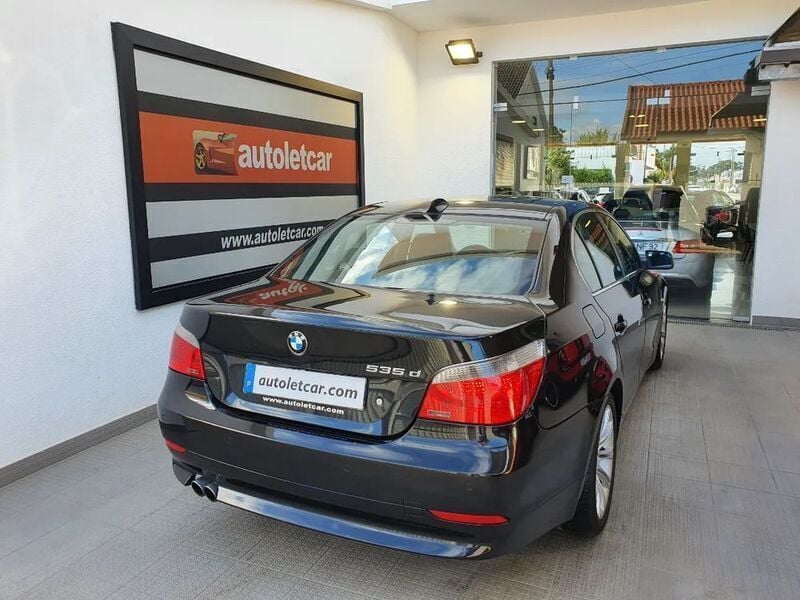 Usado BMW 535 272 HP (200 kW) 2005 Preto Sedan