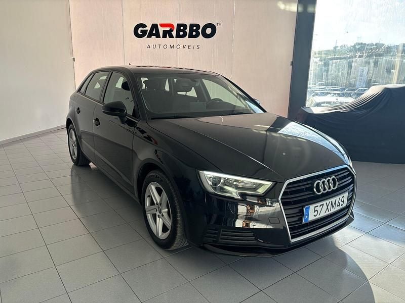 Usado Audi A3 Design 116 HP (85 kW) 2019 Preto Sedan