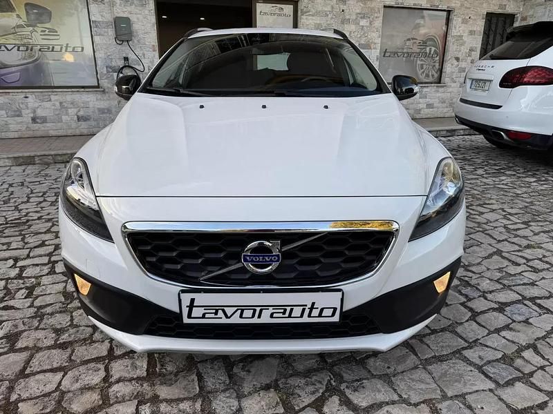 Usado Volvo V40 Momentum 115 HP (84 kW) 2014 Branco Citadino