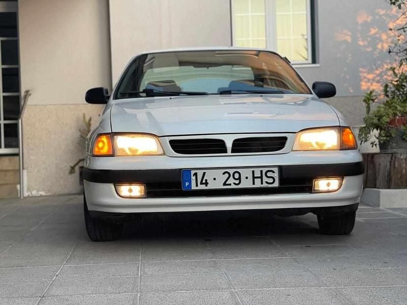Branco Usado 1996 Toyota Carina E Sedan | € 3.500 - Imagem 1/4
