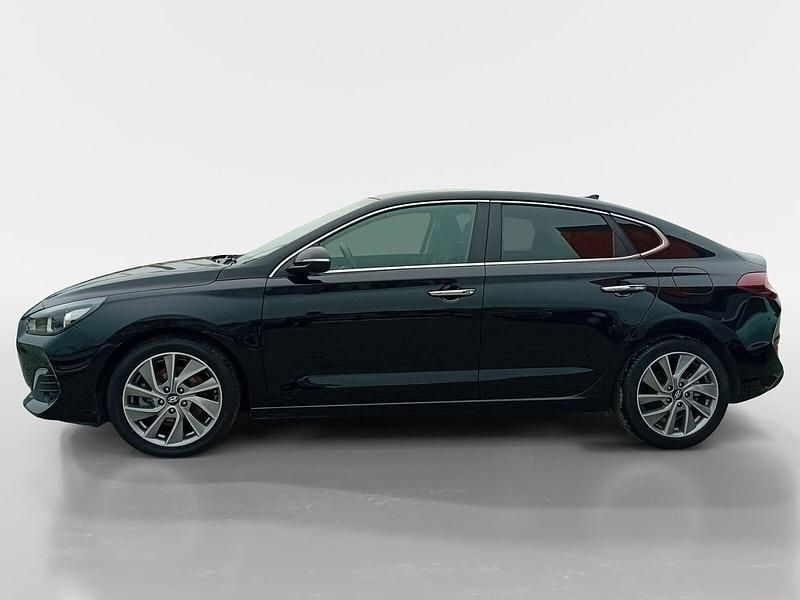 Usado Hyundai i30 Style 120 HP (88 kW) 2019 Preto Sedan