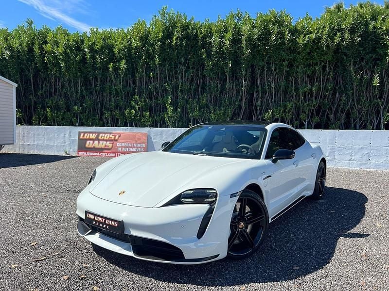 Branco Usado 2020 Porsche Taycan Turbo Sedan | € 89.990 - Imagem 1/4