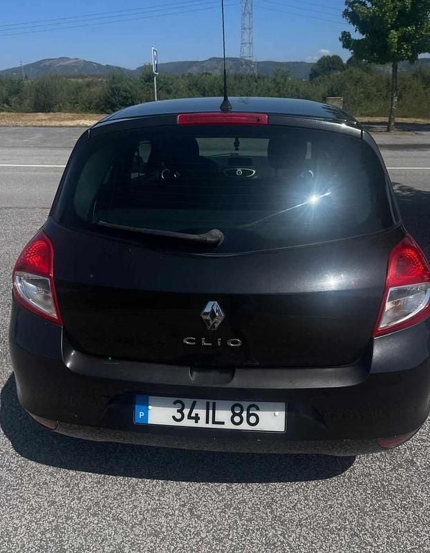 Usado Renault Clio II 75 HP (55 kW) 2009 Preto Citadino