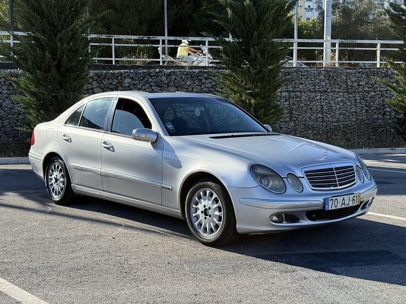 Cinza Usado 2002 Mercedes E270 Elegance Sedan | € 7.900 (Preço justo) - Imagem 1/4
