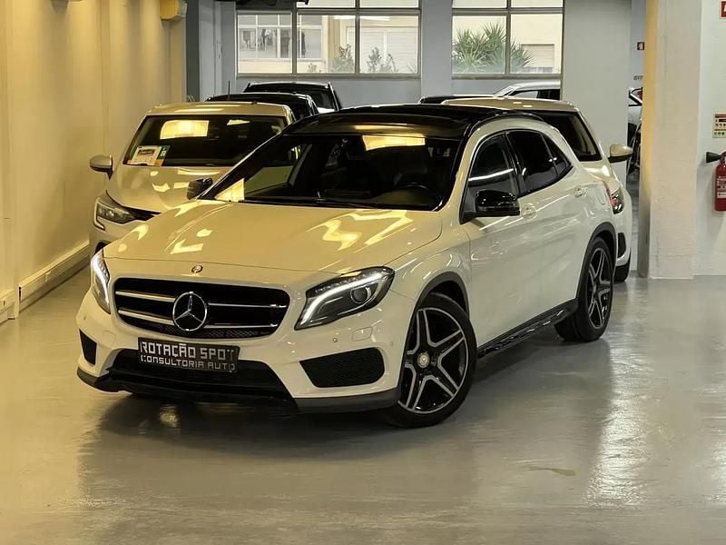 Branco Usado 2016 Mercedes GLA200 AMG line SUV | € 20.990 (Super Preço) - Imagem 1/4