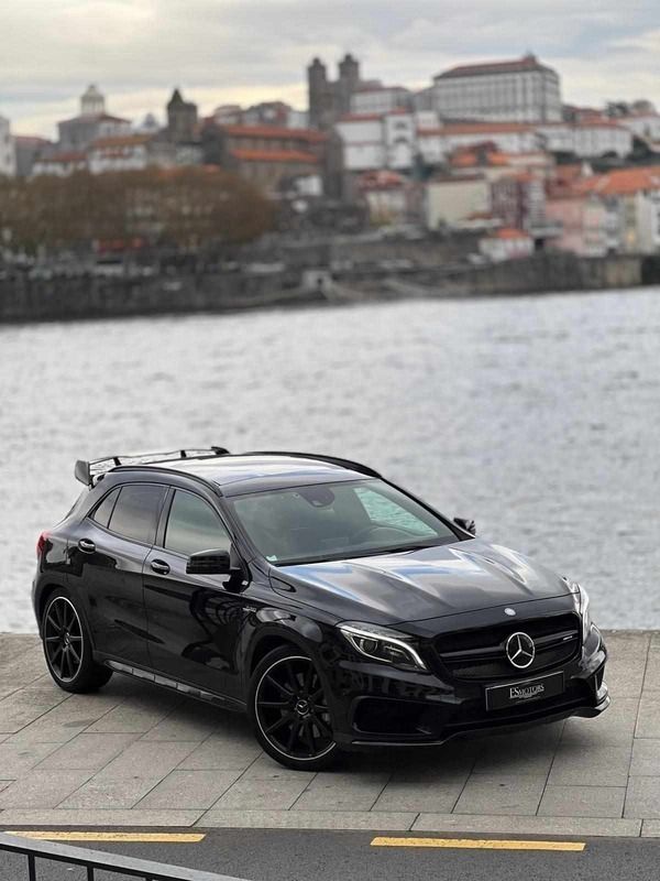 Preto Usado 2015 Mercedes GLA45 AMG AMG SUV | € 34.900 - Imagem 1/4
