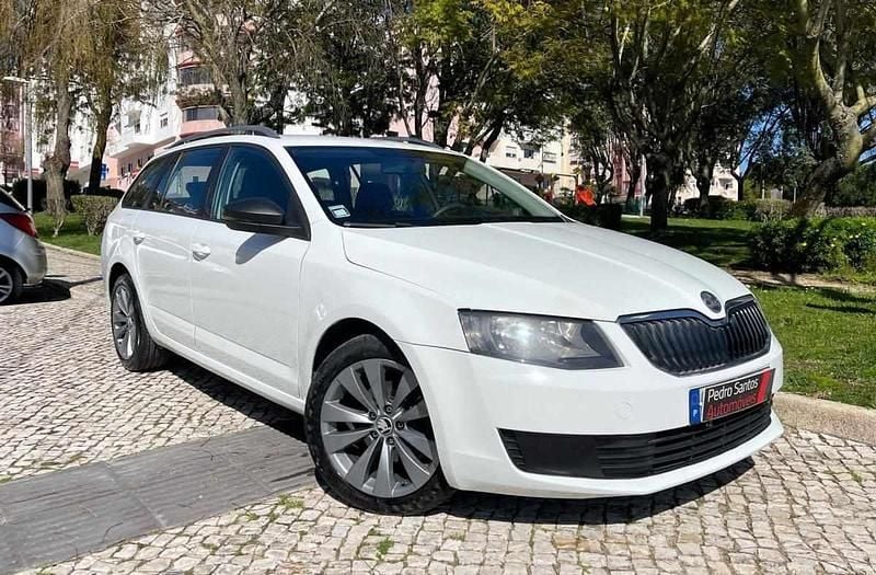 Branco Usado 2014 Skoda Octavia Carrinha | € 4.990 - Imagem 1/4