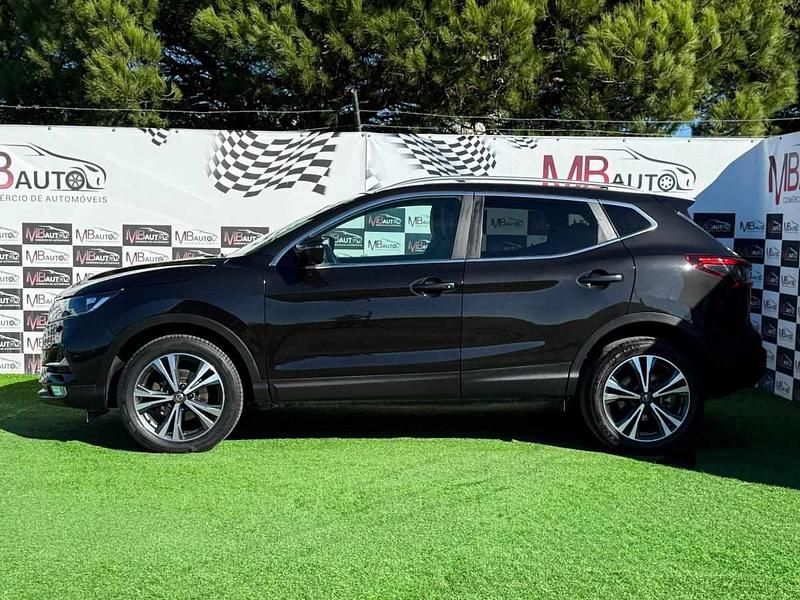 Usado Nissan Qashqai N-Connecta 110 HP (80 kW) 2018 Preto SUV