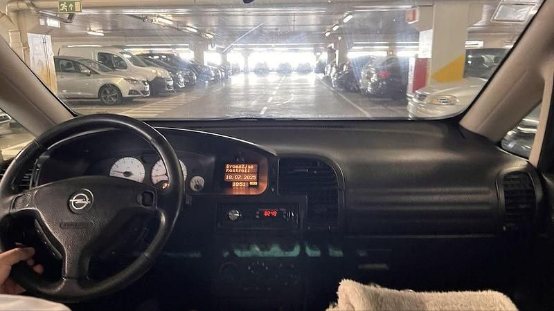 Usado 2003 Opel Zafira Monovolume | € 2.000 - Imagem 1/4