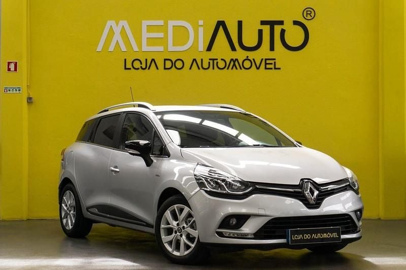 Cinza Usado 2020 Renault Clio V LIMITED Carrinha | € 12.900 (Preço justo) - Imagem 1/4