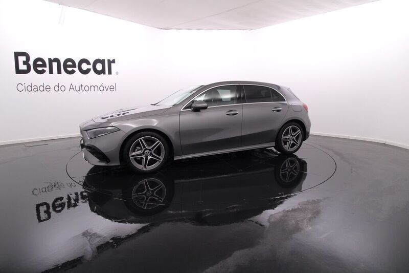 Cinza Usado 2023 Mercedes A200 Advanced Plus Sedan | € 35.850 (Preço justo) - Imagem 1/4
