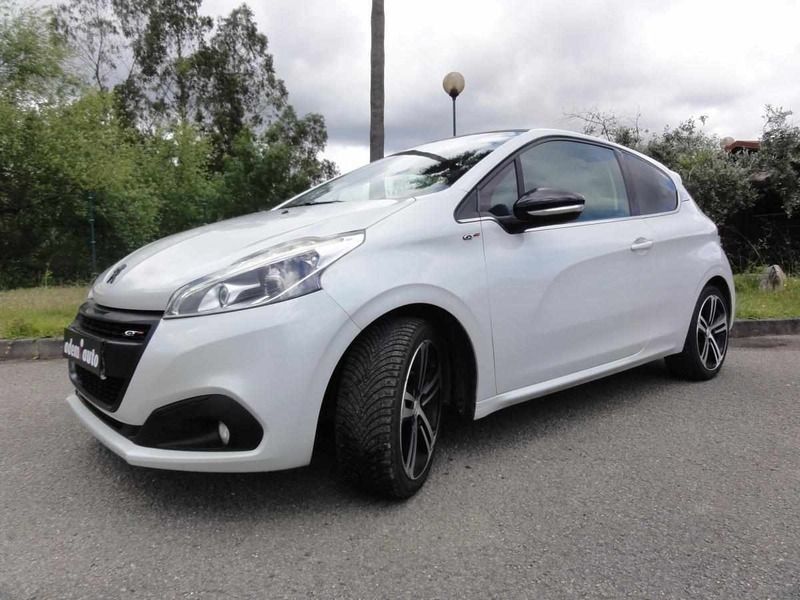 Branco Usado 2016 Peugeot 208 GT-line Citadino | € 12.500 (Preço elevado) - Imagem 1/4