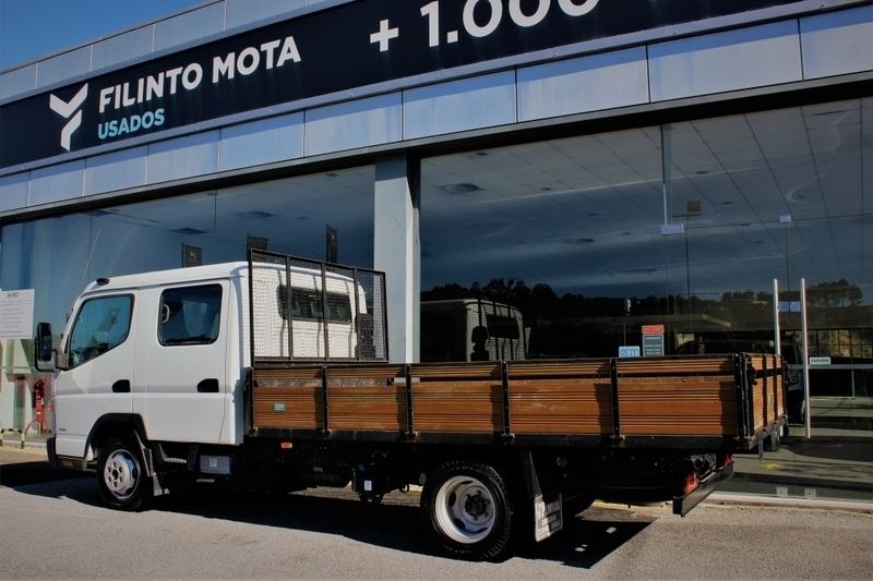 Branco Usado 2020 Mitsubishi Canter Sedan | € 35.490 (Preço justo) - Imagem 1/1