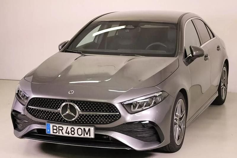 Usado Mercedes A180 AMG line 116 HP (85 kW) 2025 Cinza Sedan