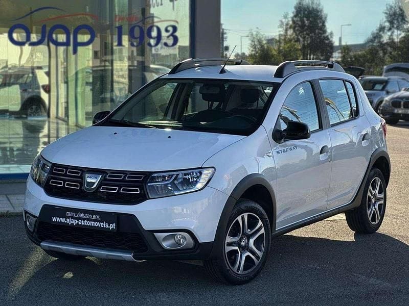 Branco Usado 2020 Dacia Sandero Prestige SUV | € 13.570 (Preço justo) - Imagem 1/4