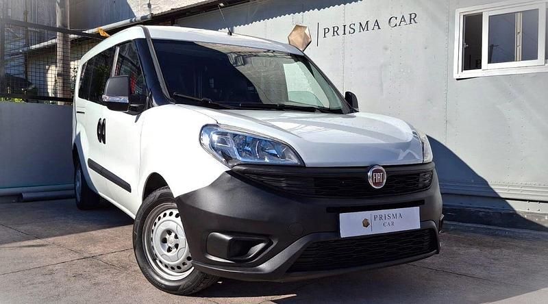 Branco Usado 2017 Fiat Doblò Monovolume | € 10.990 (Preço justo) - Imagem 1/4