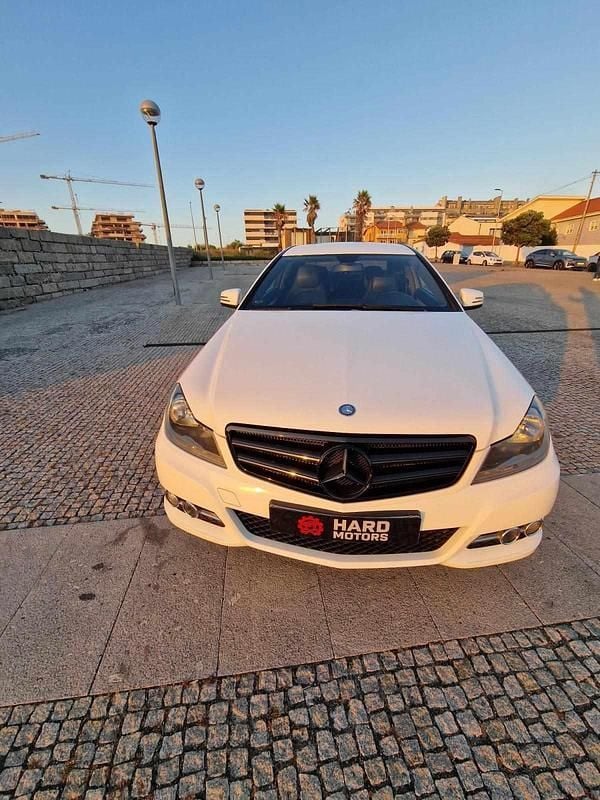 Branco Usado 2012 Mercedes C180 | € 15.000 - Imagem 1/4