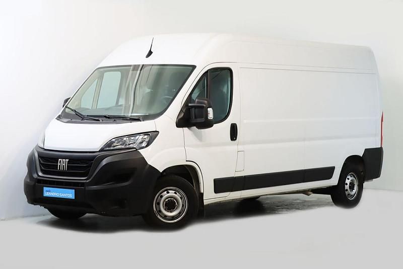 Branco Usado 2023 Fiat Ducato Van | € 24.900 - Imagem 1/4