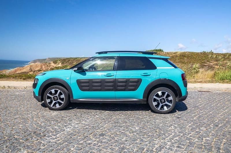 Usado Citroën C4 Cactus 100 HP (73 kW) 2016 Azul Citadino