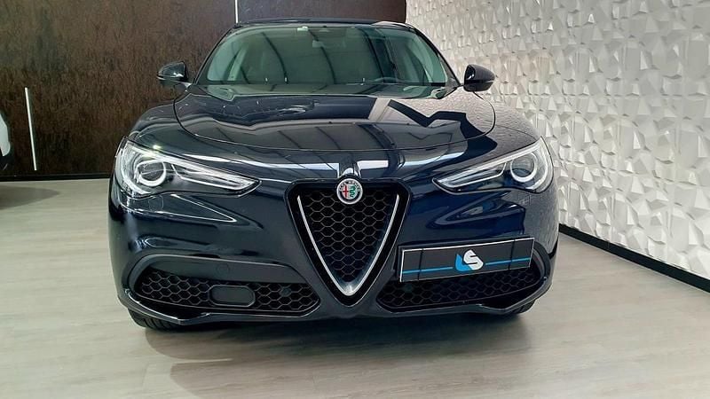 Usado Alfa Romeo Stelvio Super 210 HP (154 kW) 2019 Preto SUV