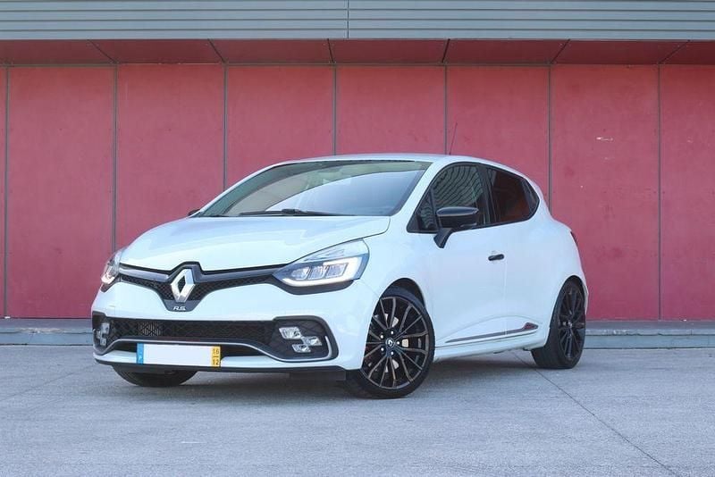 Usado Renault Clio IV Trophy 220 HP (161 kW) 2016 Sedan