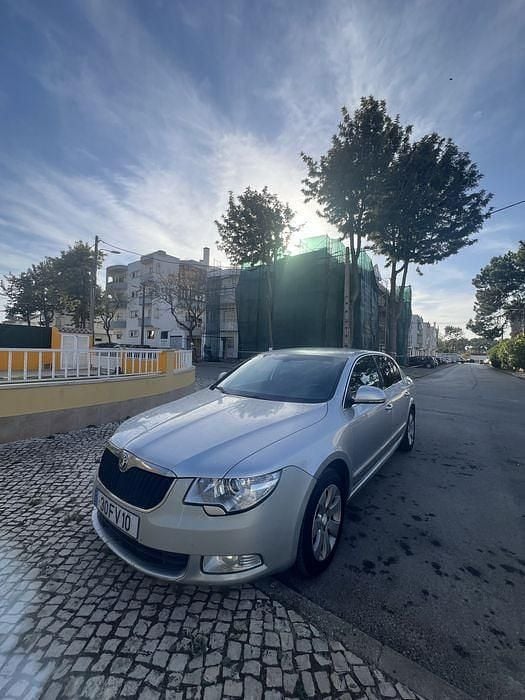 Usado 2008 Skoda Superb Sedan | € 7.300 - Imagem 1/4