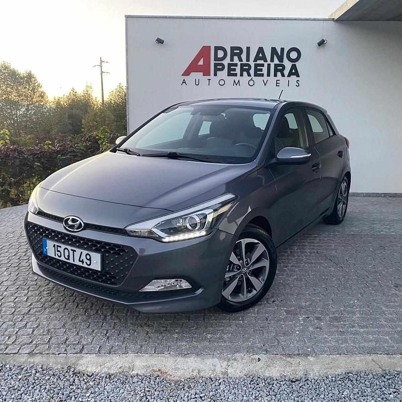 Cinza Usado 2016 Hyundai i20 Comfort | € 13.900 - Imagem 1/4