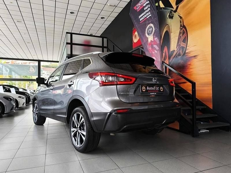 Usado Nissan Qashqai Style Edition 115 HP (84 kW) 2020 Cinzento SUV