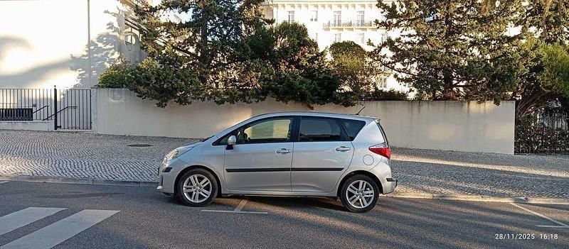 Usado 2013 Toyota Verso-S Monovolume | € 8.750 - Imagem 1/4