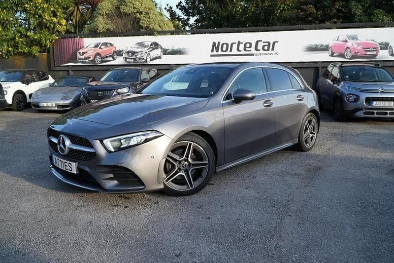 Cinza Usado 2022 Mercedes A180 AMG line Sedan | € 25.900 (Bom preço) - Imagem 1/4