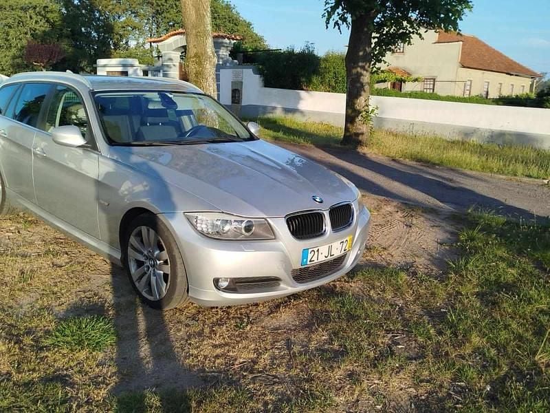 Cinzento Usado 2010 BMW 320 Carrinha | € 9.500 (Preço justo) - Imagem 1/4